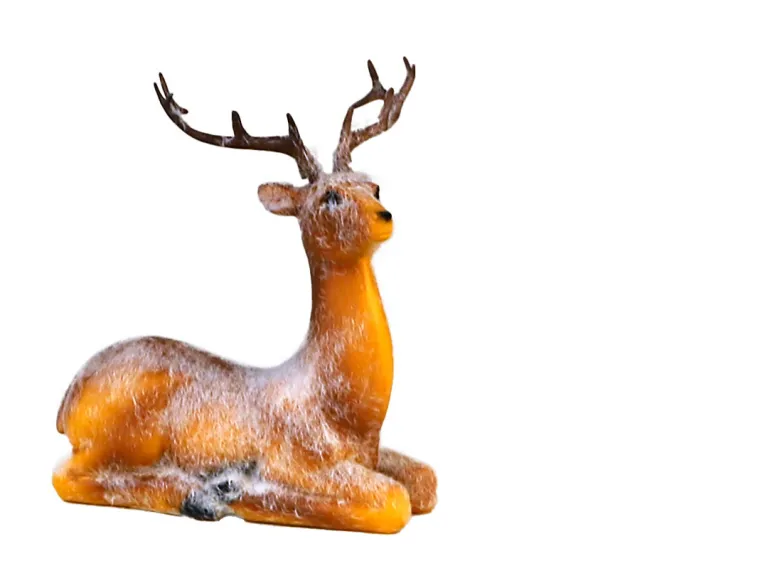 Hert zittend 18cm